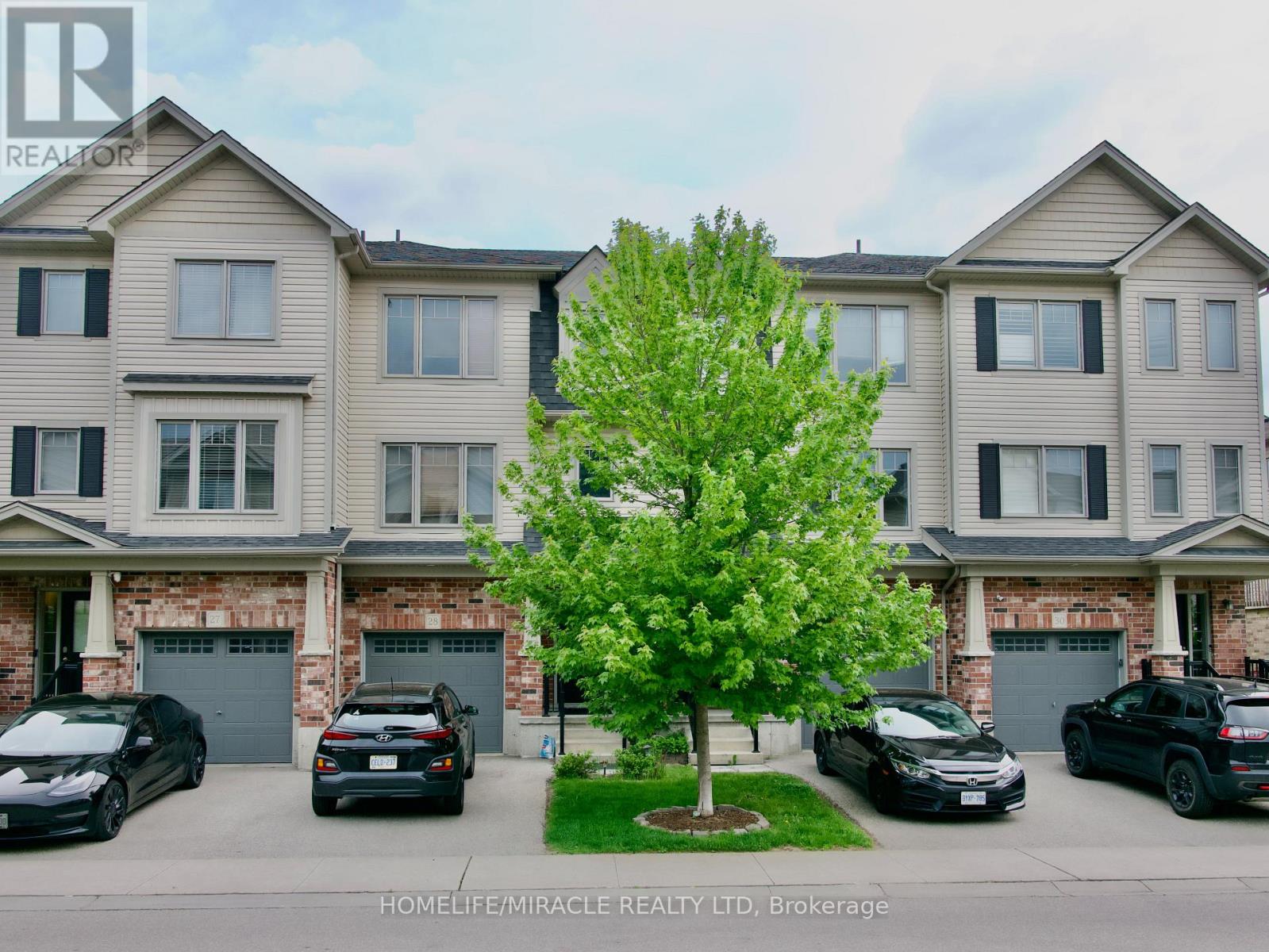 28 - 750 LAWRENCE STREET E