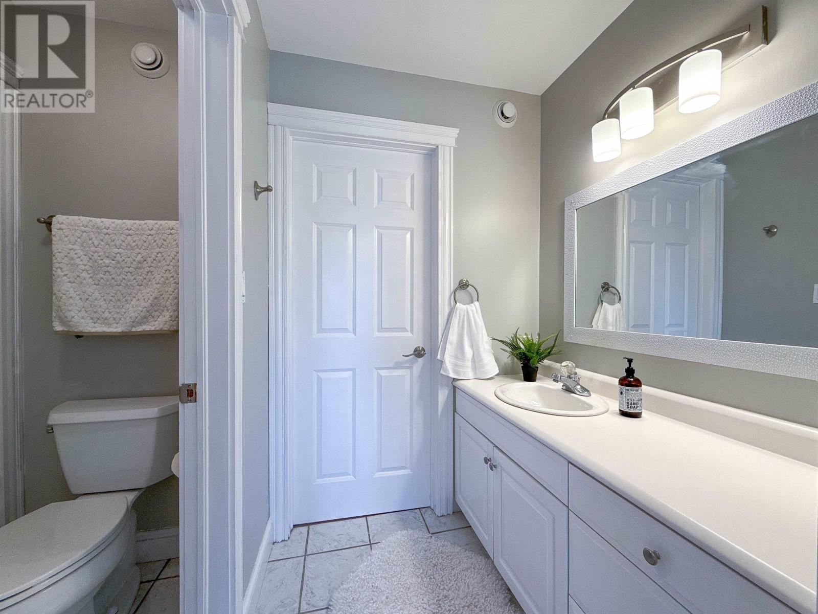 14 ROYALTY ROAD - 33