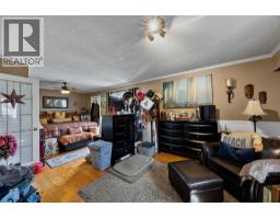 Foyer - 4602 Strawberry Lane, Kamloops, BC V2H1L6 Photo 9