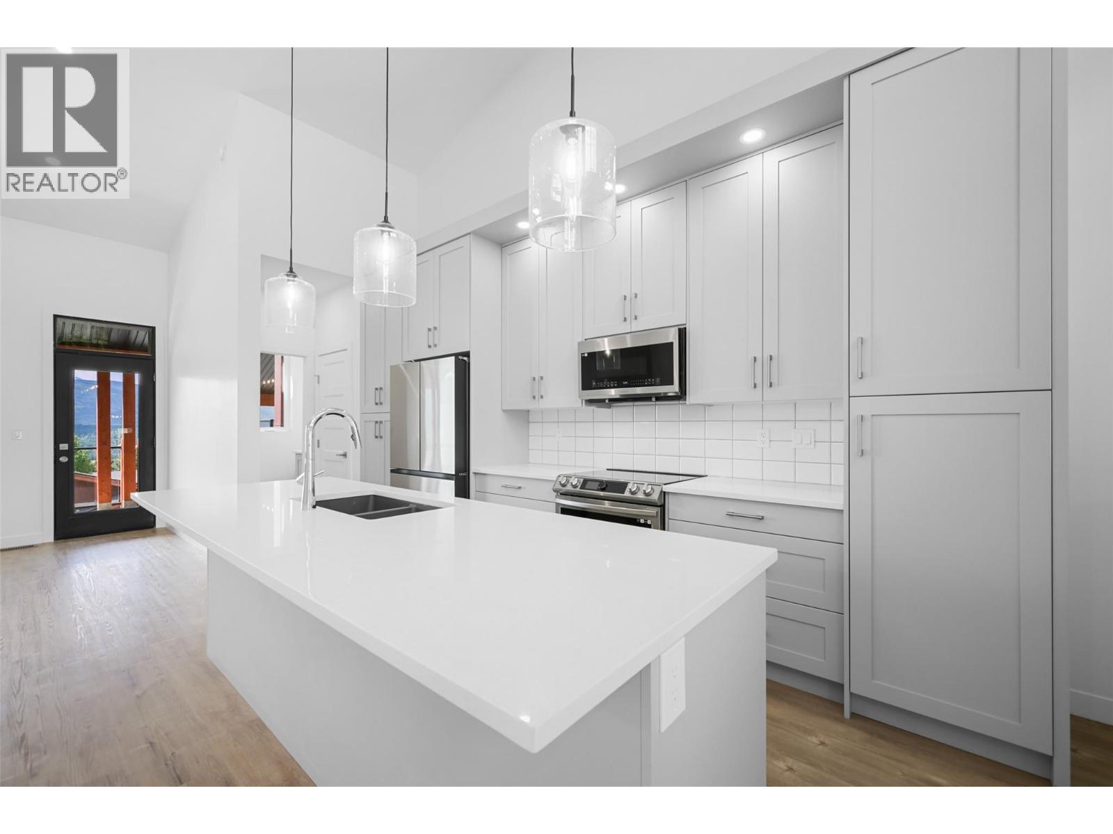 #22A 5150 FAIRWAY DRIVE - 11