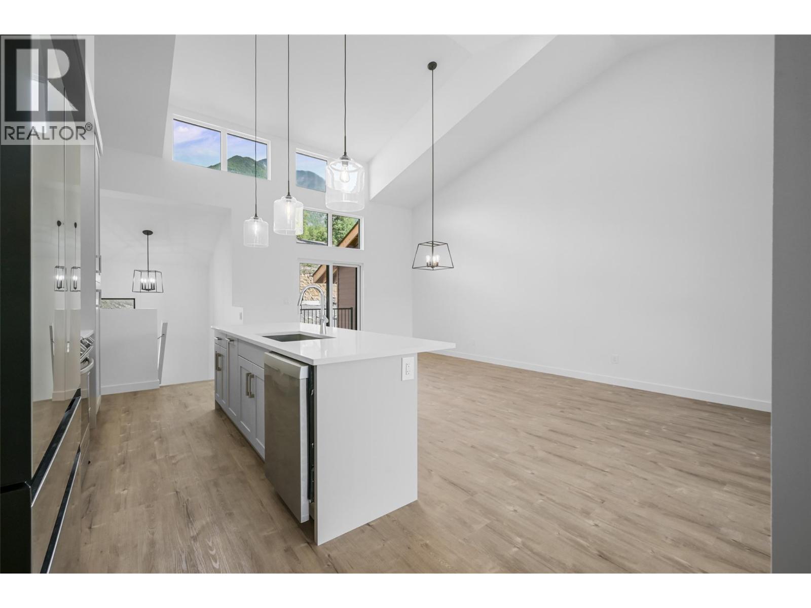 #22A 5150 FAIRWAY DRIVE - 12