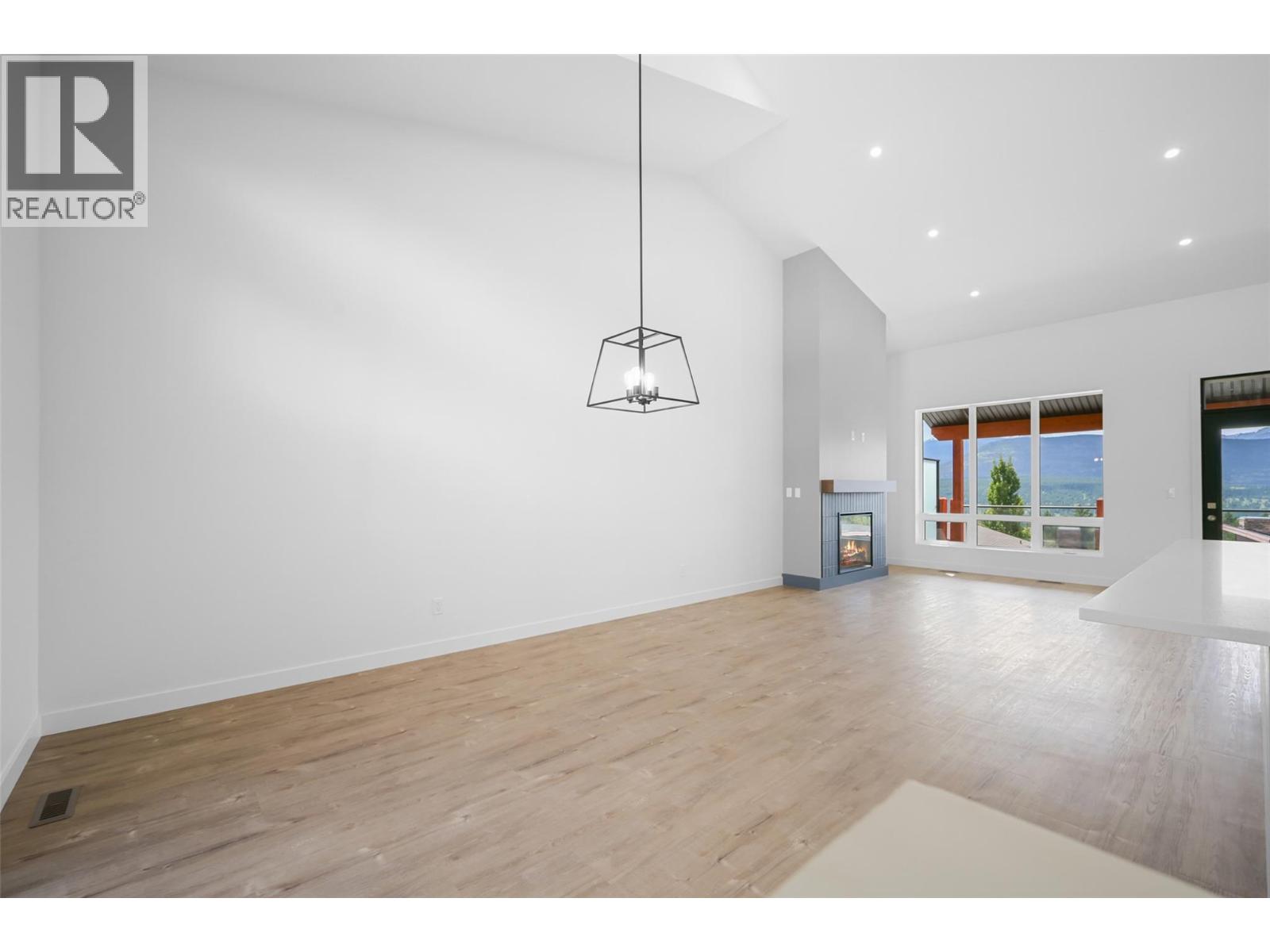 #22A 5150 FAIRWAY DRIVE - 14