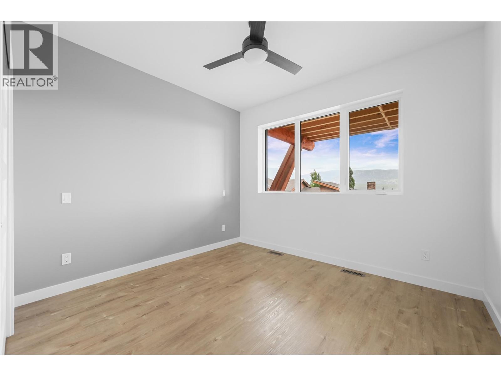 #22A 5150 FAIRWAY DRIVE - 36