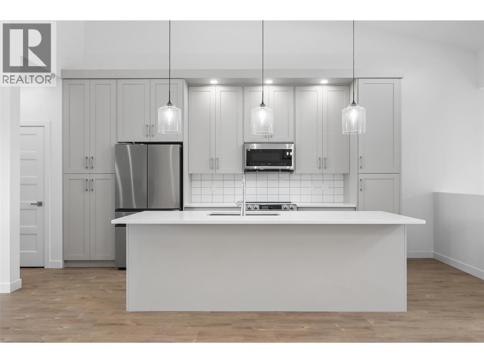 #22A 5150 FAIRWAY DRIVE - 9