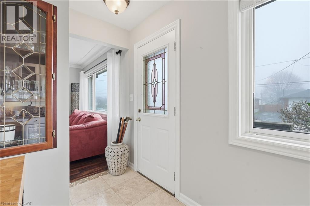 80 LUSCOMBE Street - 4