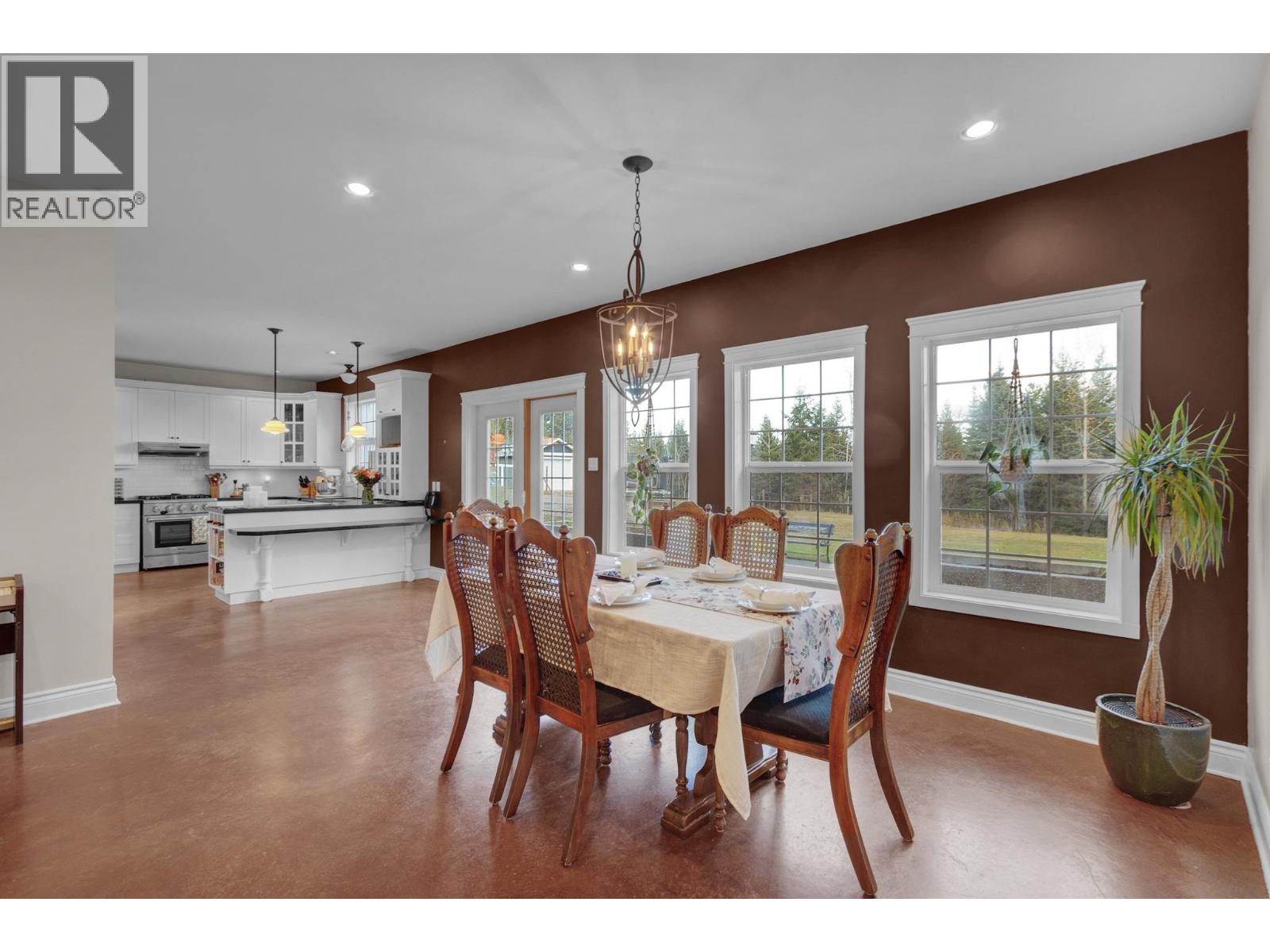 Photo 9 of 41 — 5226 CRANBROOK HILL ROAD · Prince George, BC