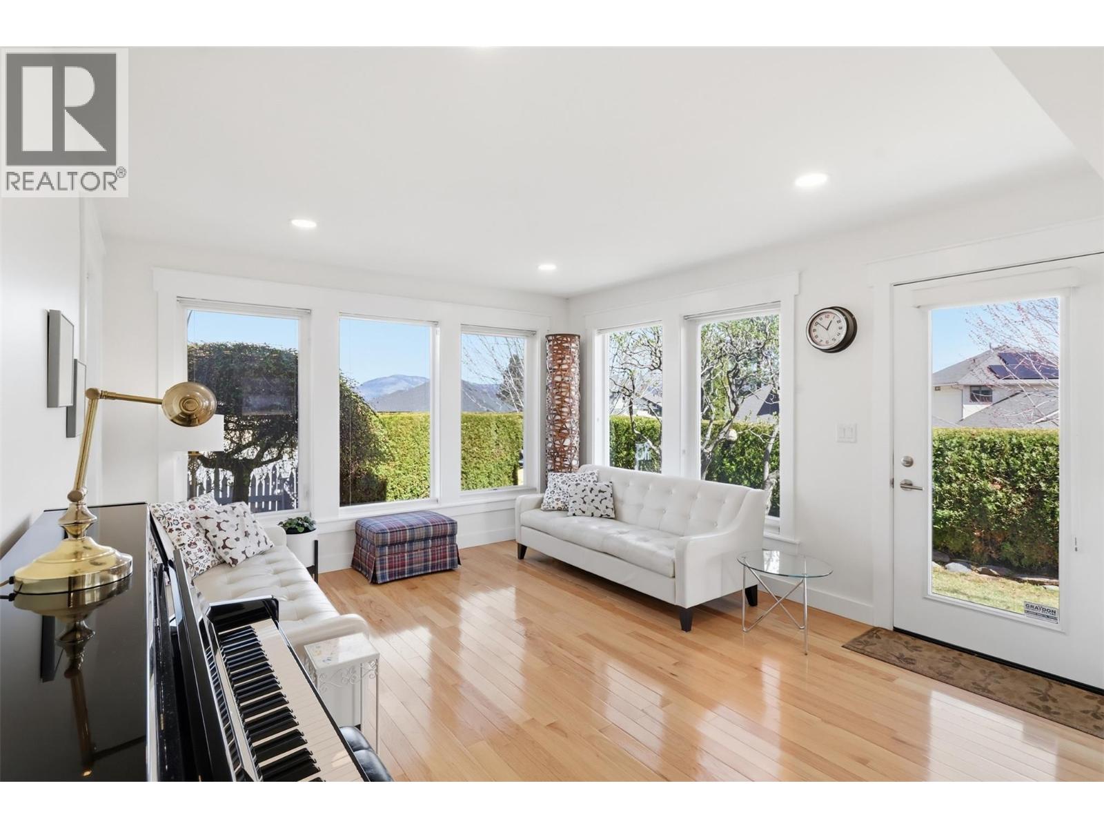 260 SUNHILL COURT - 12