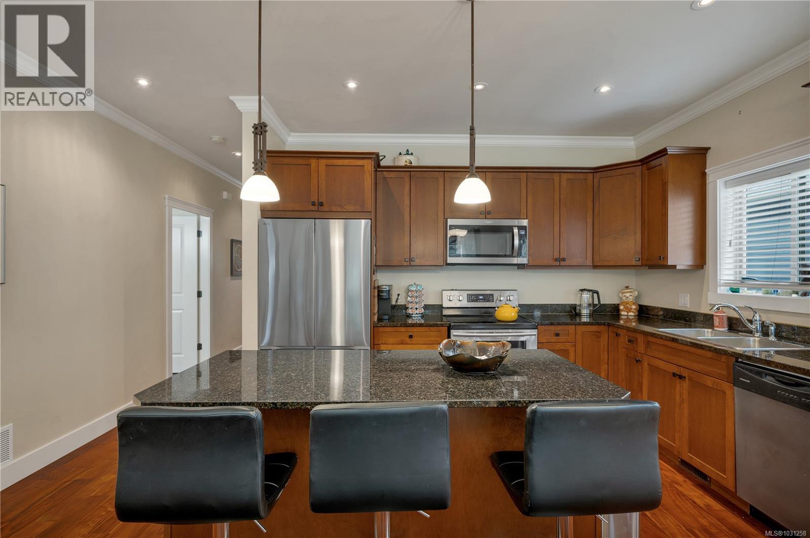 #5 48 McPhedran Rd S - 3
