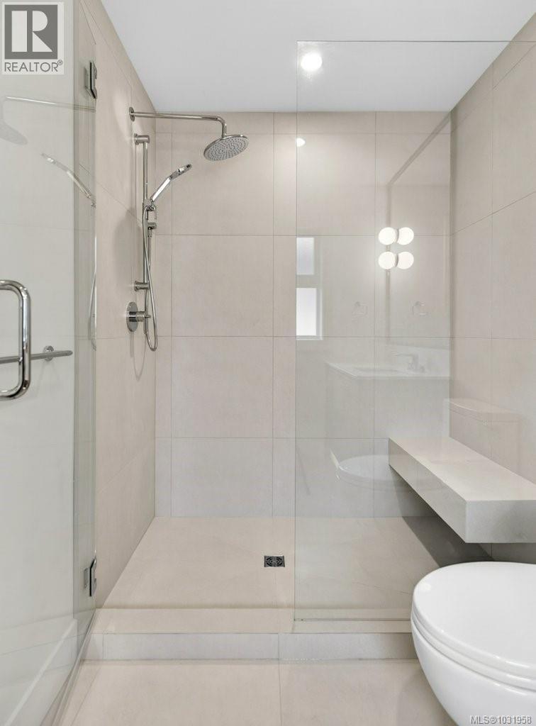 #B 875 GRUMMAN PL - 18