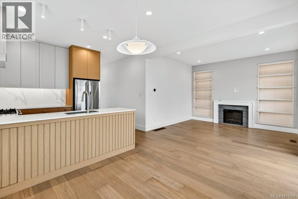 #D 875 GRUMMAN PL - 7