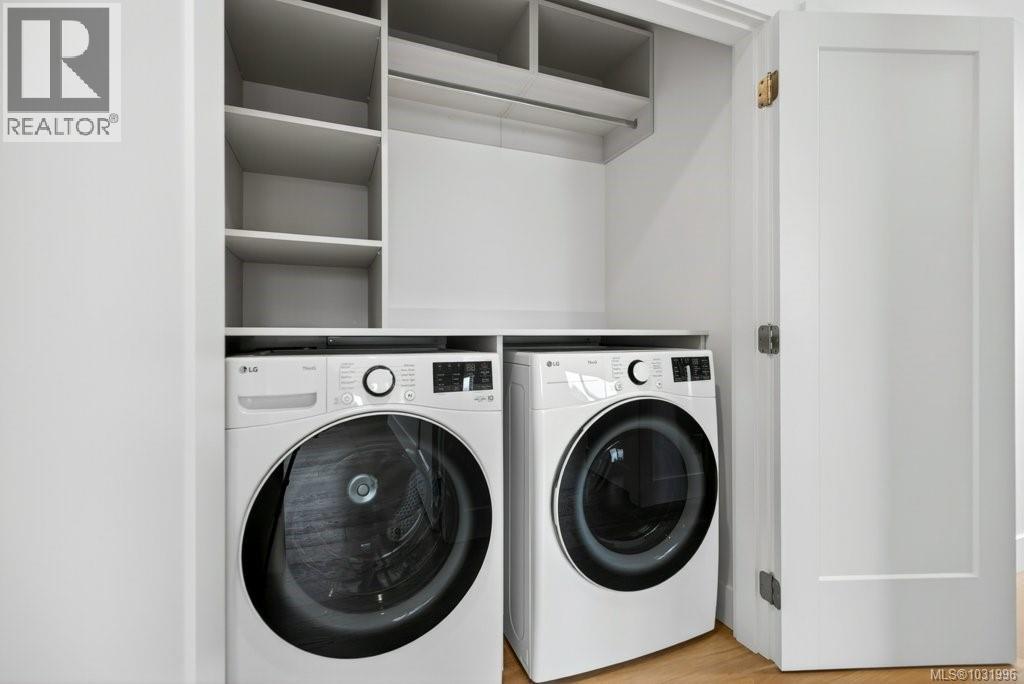 #D 875 GRUMMAN PL - 31