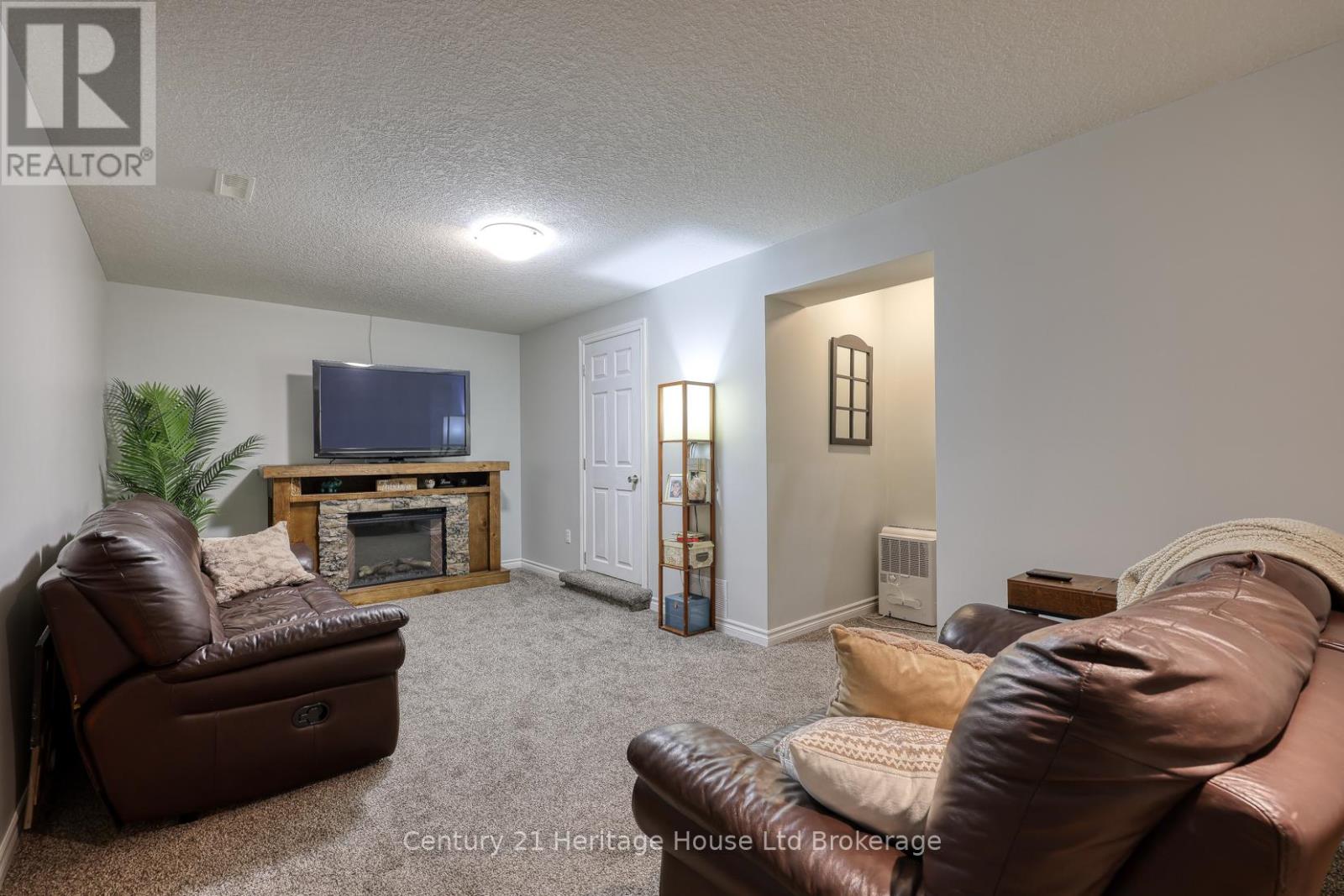 FAMILY ROOM - LOWER LEVEL