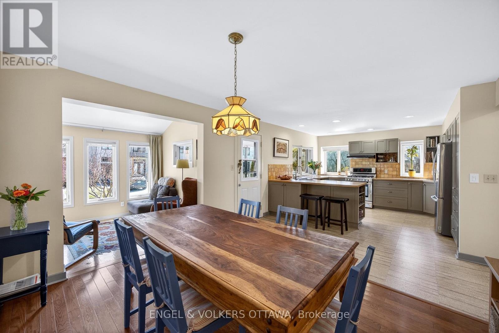 424 LOCHABER AVENUE - 26