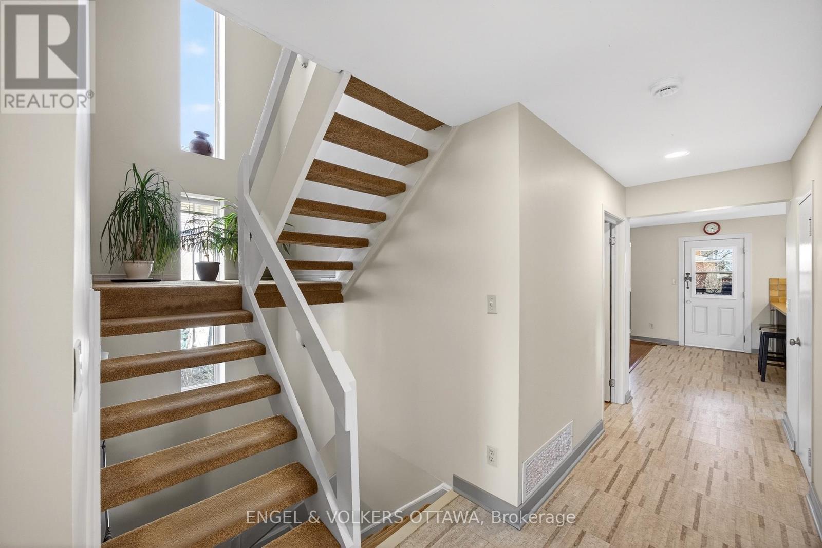 424 LOCHABER AVENUE - 29