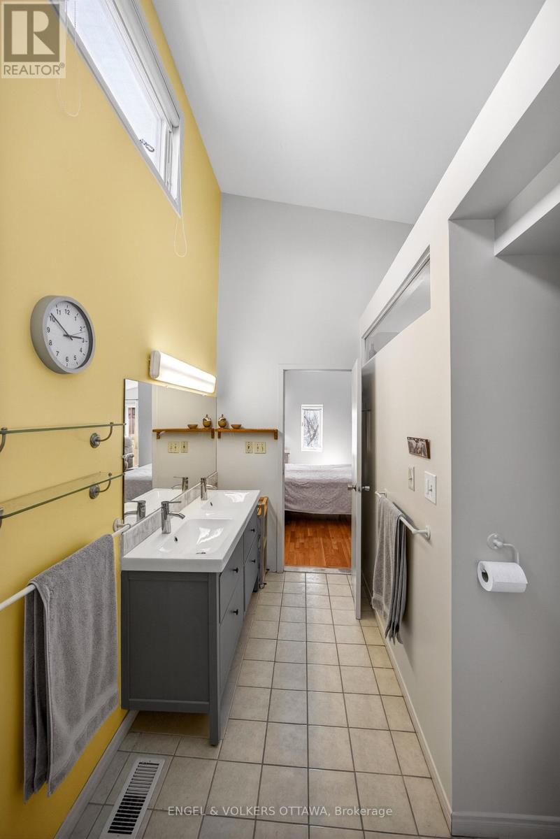 424 LOCHABER AVENUE - 35