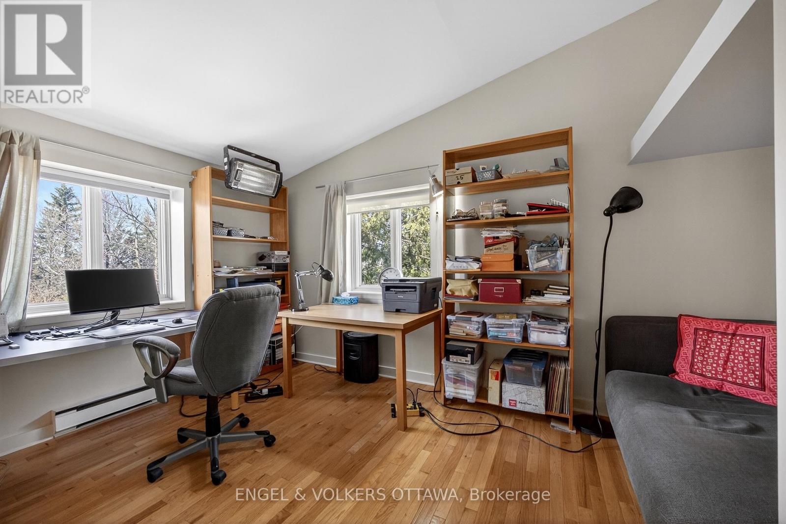 424 LOCHABER AVENUE - 40