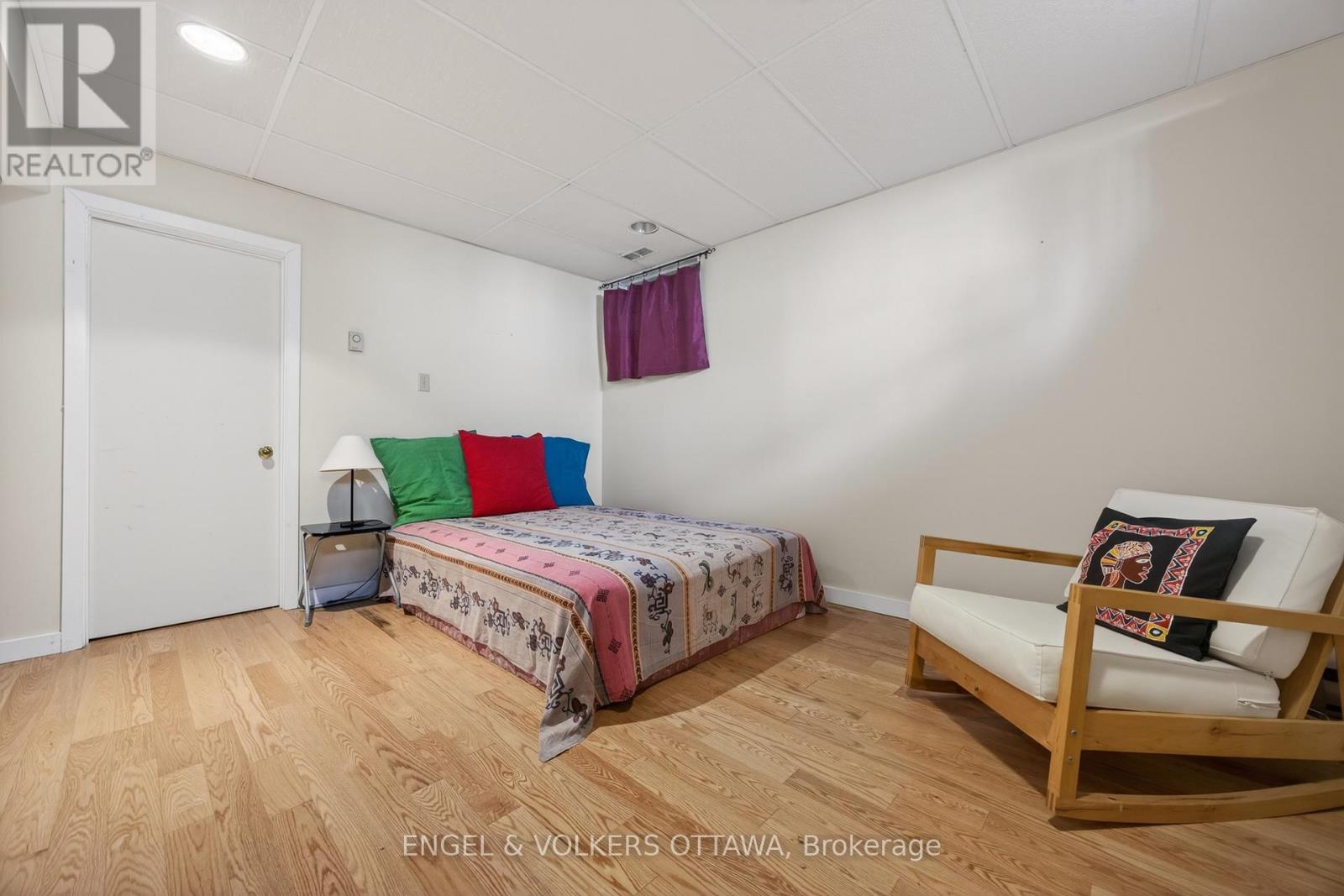 424 LOCHABER AVENUE - 44
