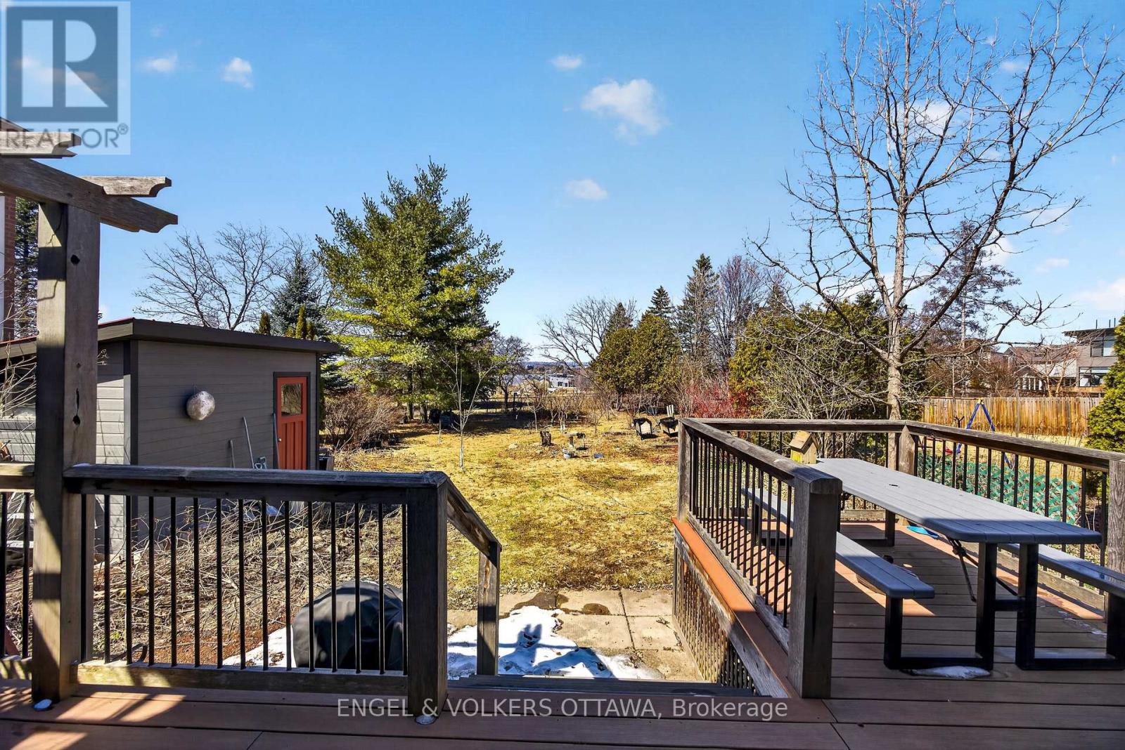 424 LOCHABER AVENUE - 47