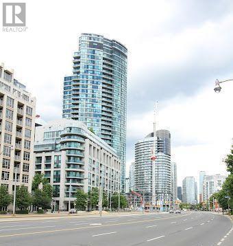 Listing photo of 1005 - 600 FLEET STREET