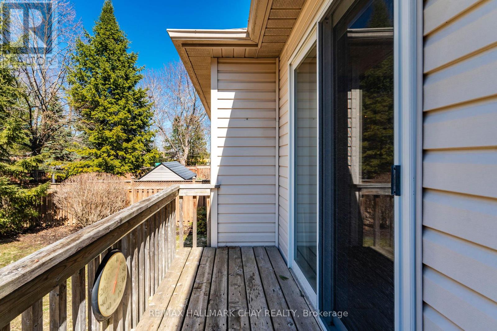 4 BAY COURT - 36