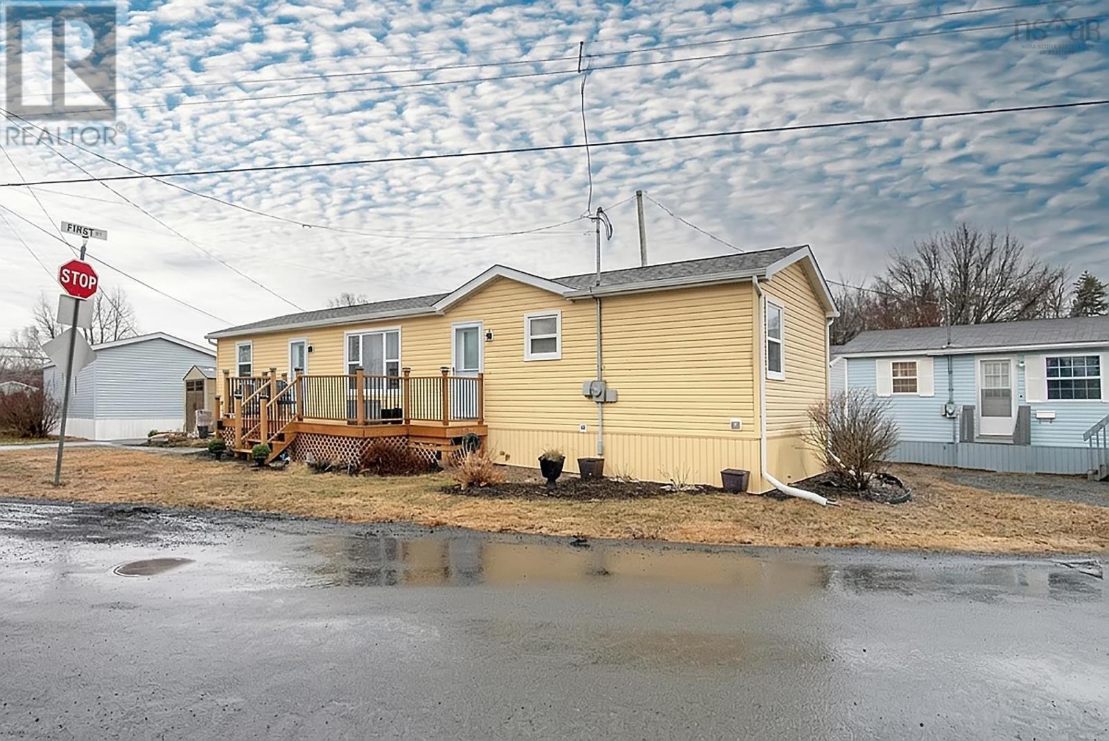 Property 31 of 41 of 2 First Street