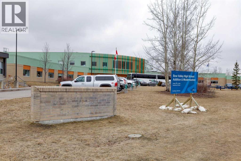 501 River Heights Drive, Cochrane