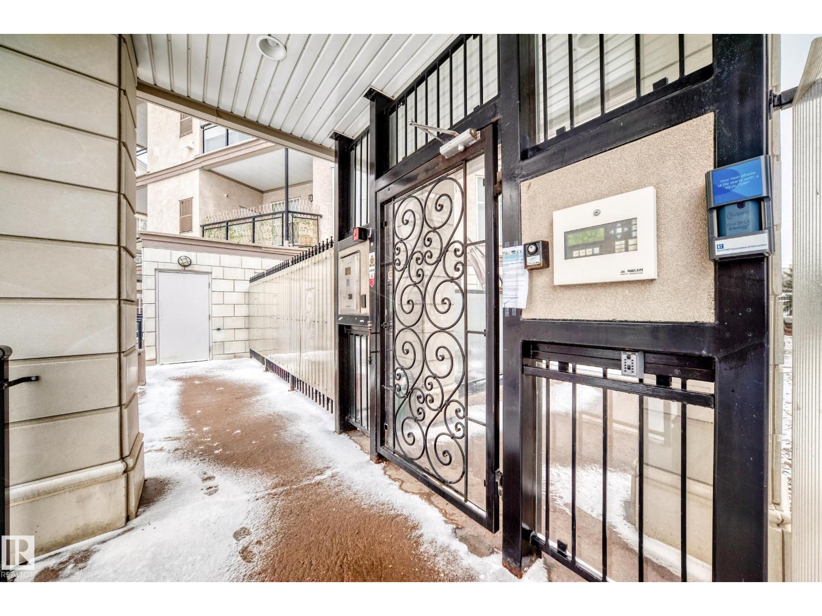 #350 4827 104A ST NW - 32
