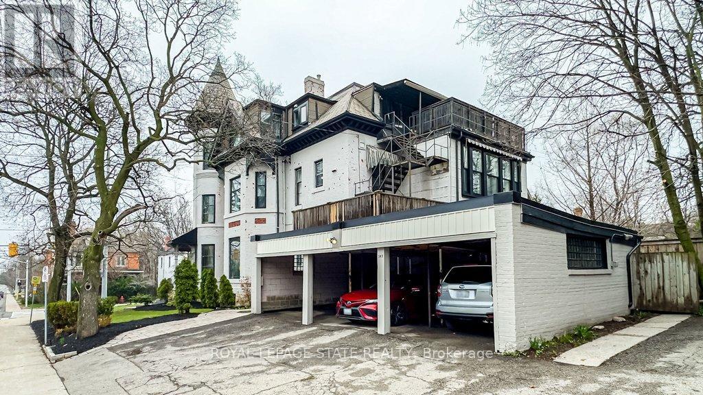 3 car carport + pparking for 5 cars beside