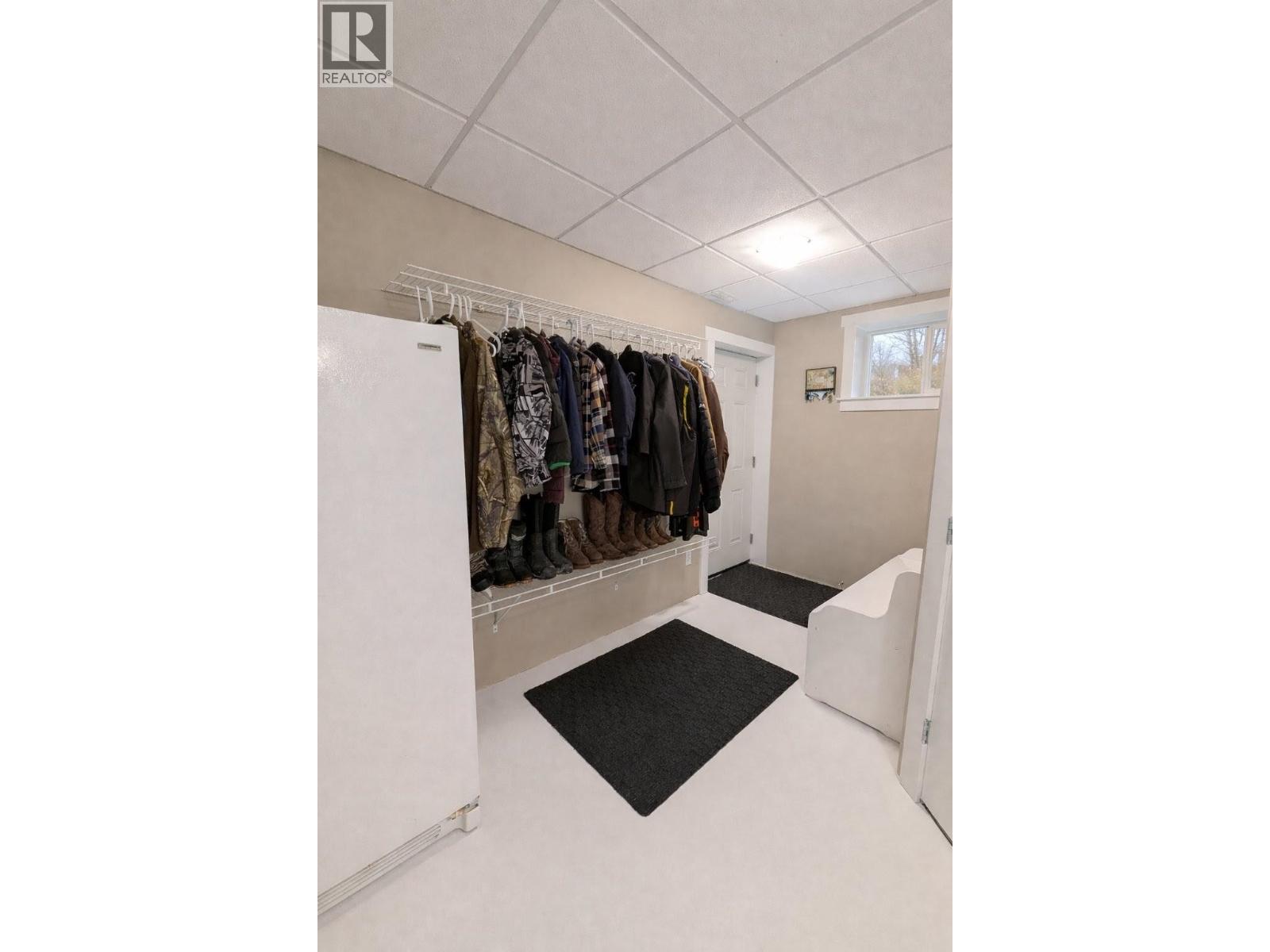 5665 HORSE LAKE ROAD - 36