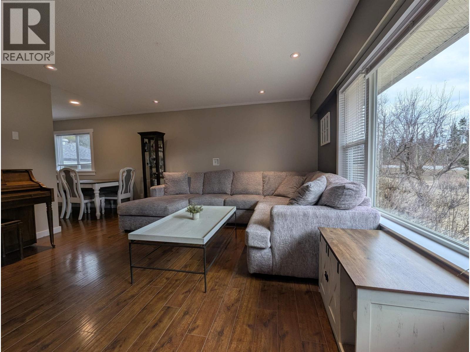 5665 HORSE LAKE ROAD - 25