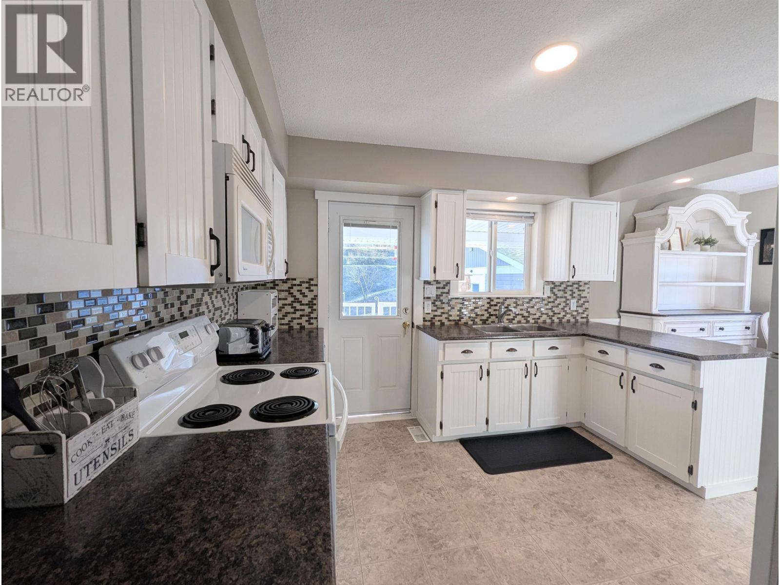 5665 HORSE LAKE ROAD - 21