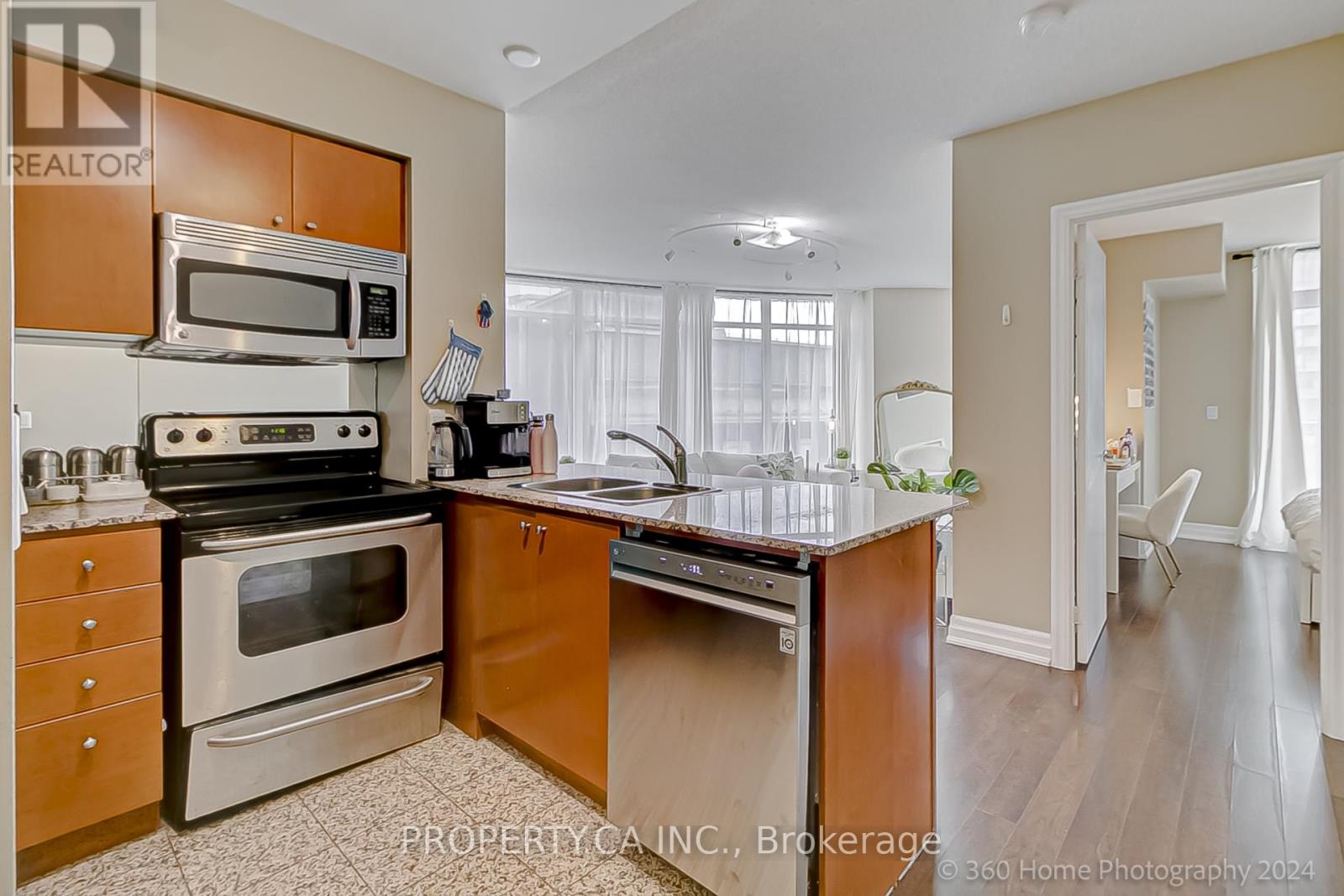 #702 8 SCOLLARD STREET - 11