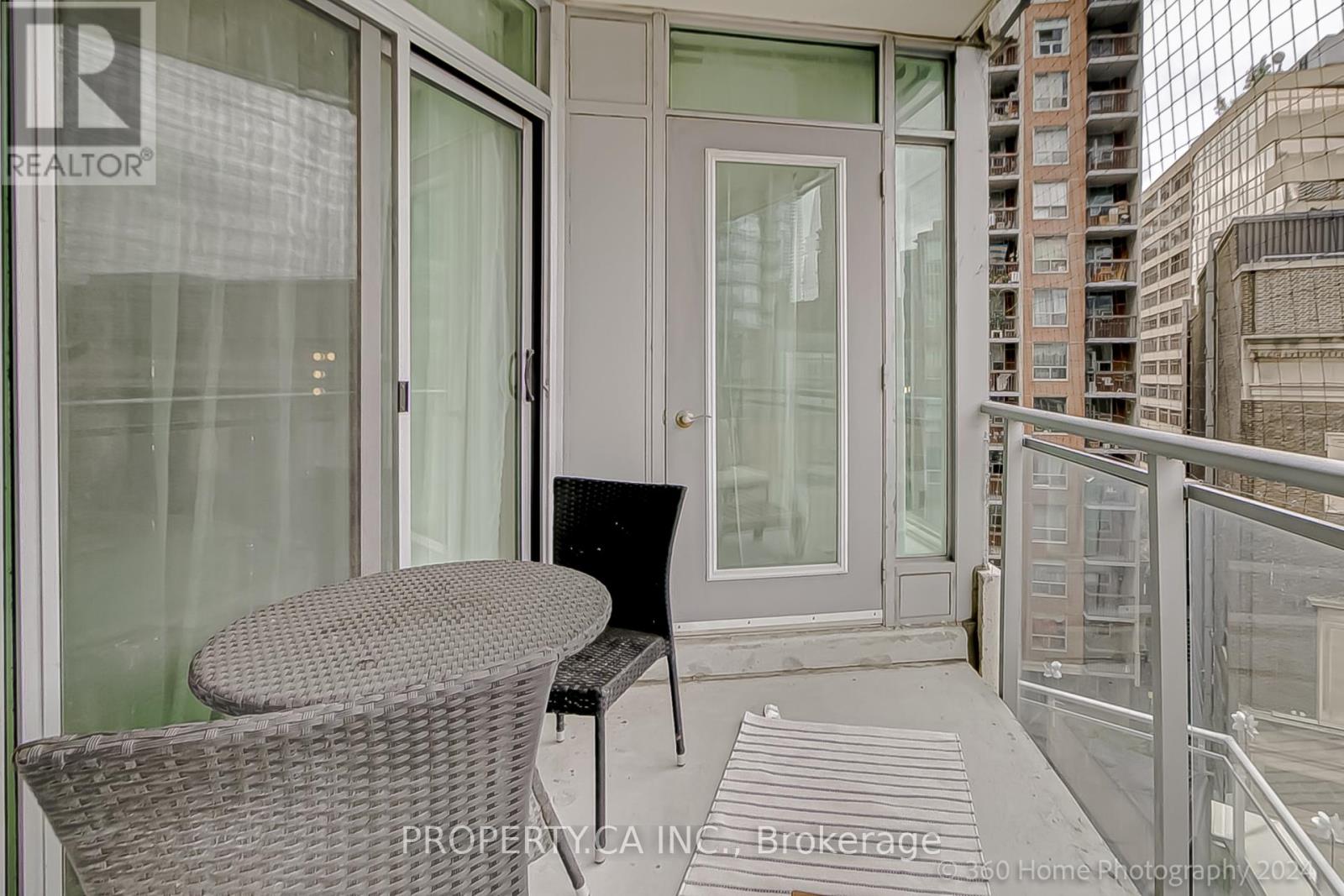 #702 8 SCOLLARD STREET - 17