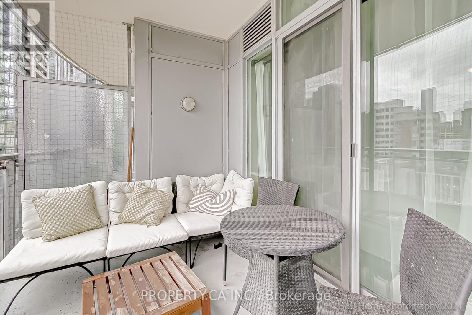 #702 8 SCOLLARD STREET - 18