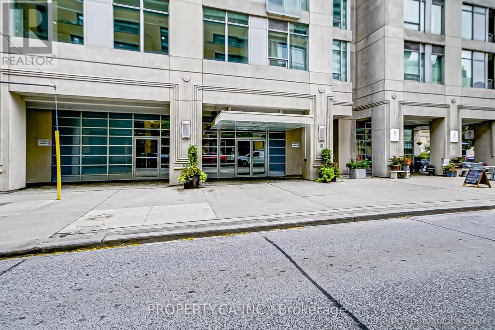 #702 8 SCOLLARD STREET - 24