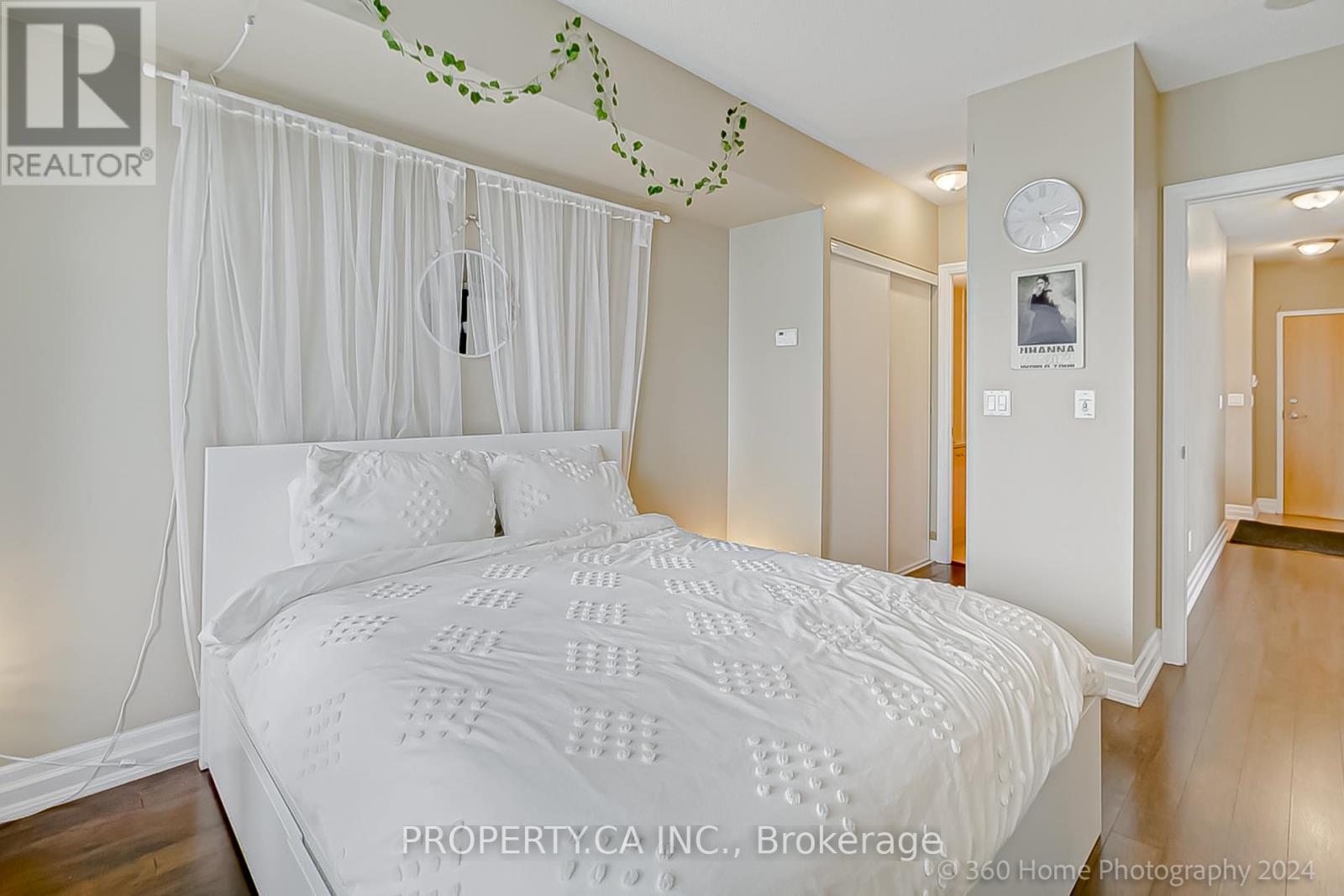 #702 8 SCOLLARD STREET - 5