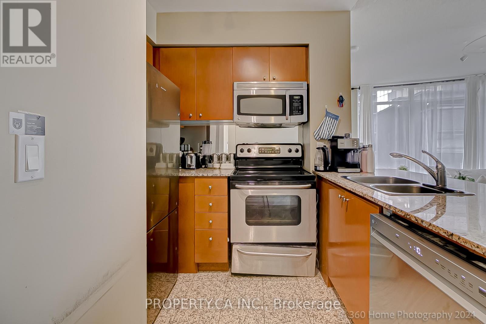 #702 8 SCOLLARD STREET - 9