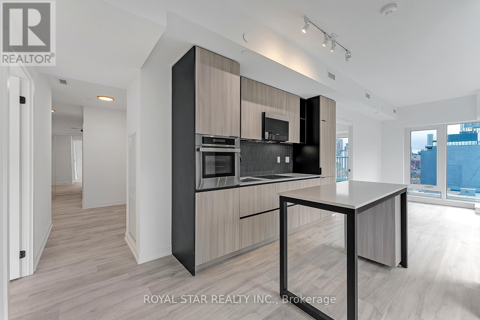 #PH04 2 AUGUSTA AVENUE - 12