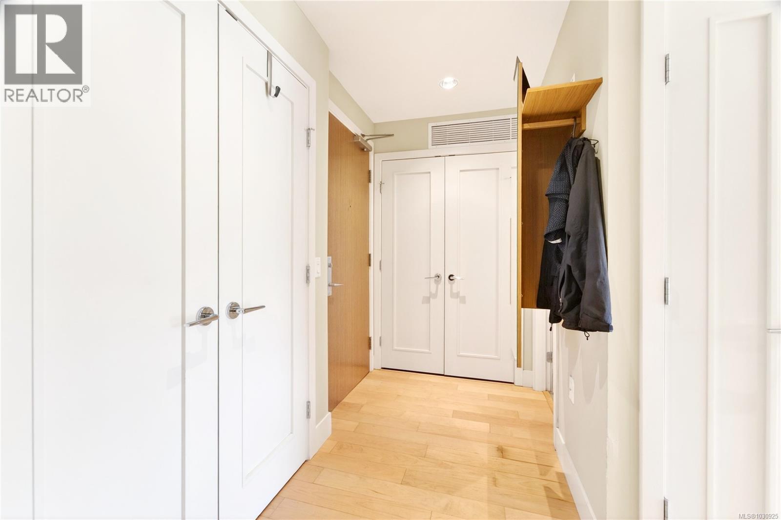 #204 3223 SELLECK WAY - 21