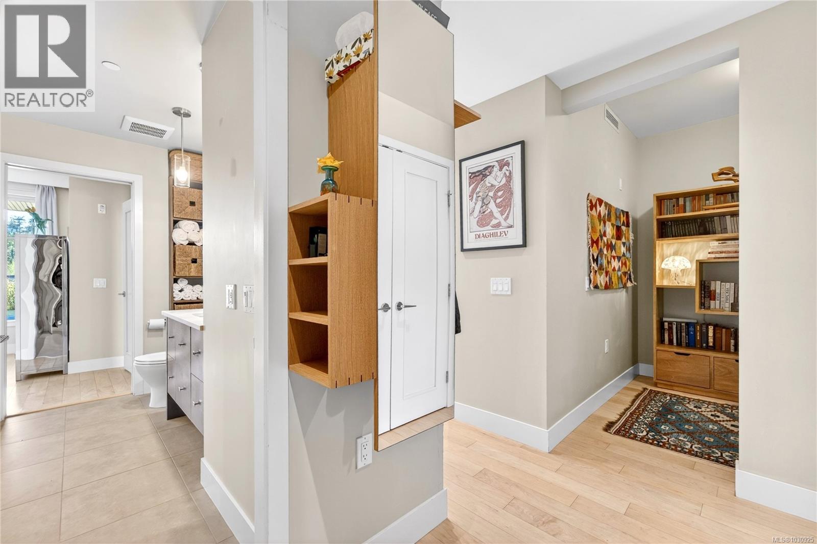 #204 3223 SELLECK WAY - 18