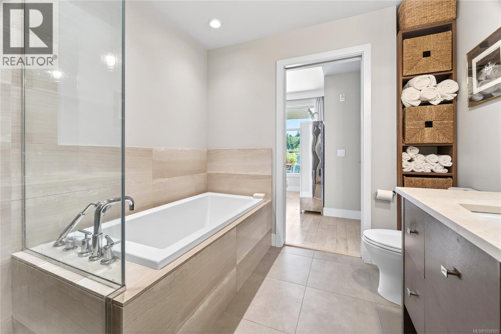 #204 3223 SELLECK WAY - 16