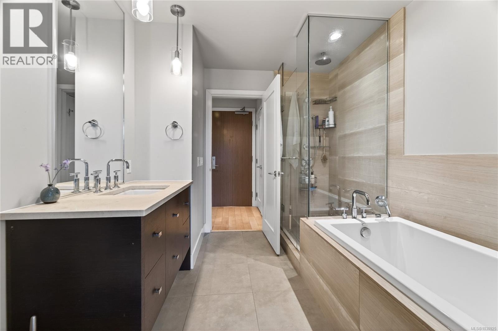 #204 3223 SELLECK WAY - 17