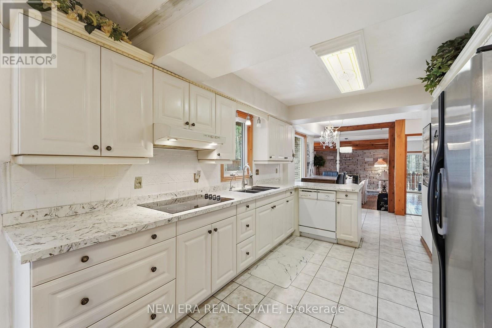 645 HATTON AVENUE - 13