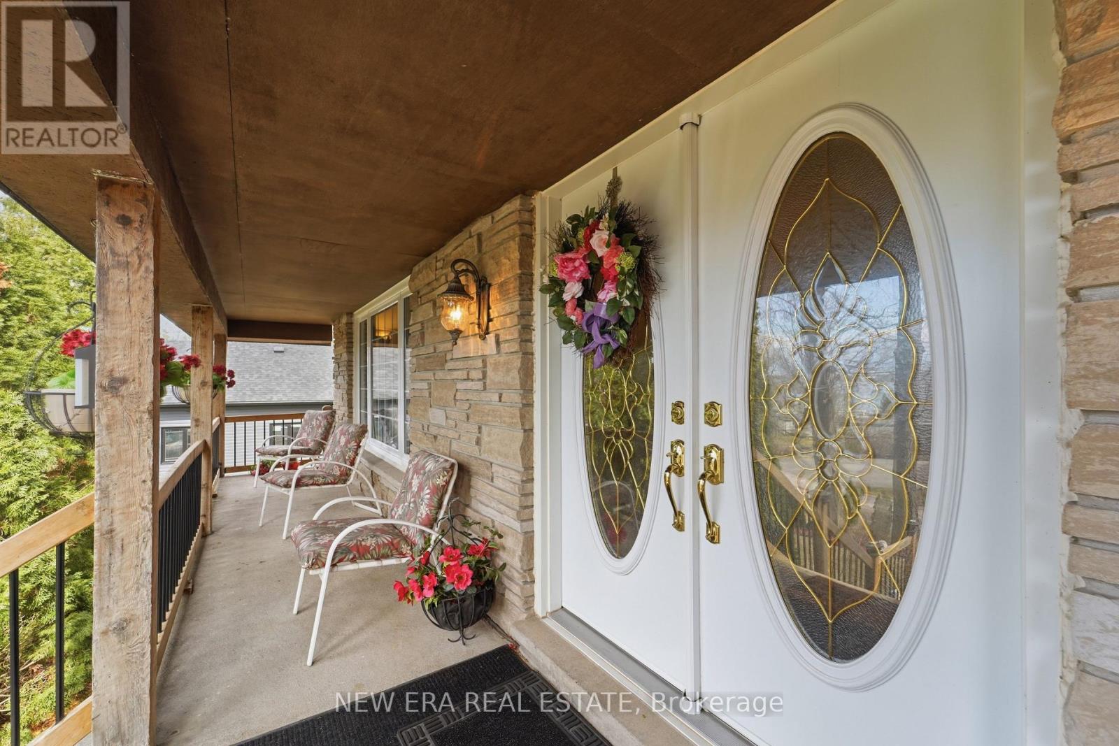 645 HATTON AVENUE - 4