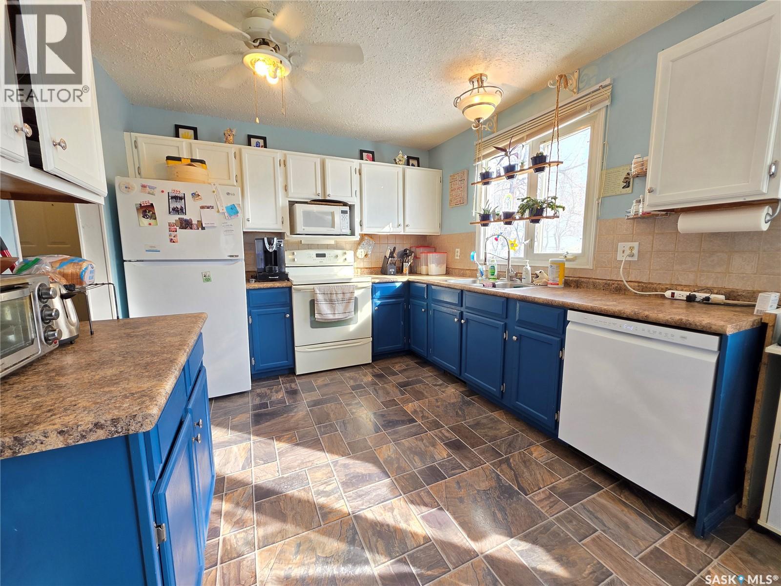 520 Dennis STREET — photo 2