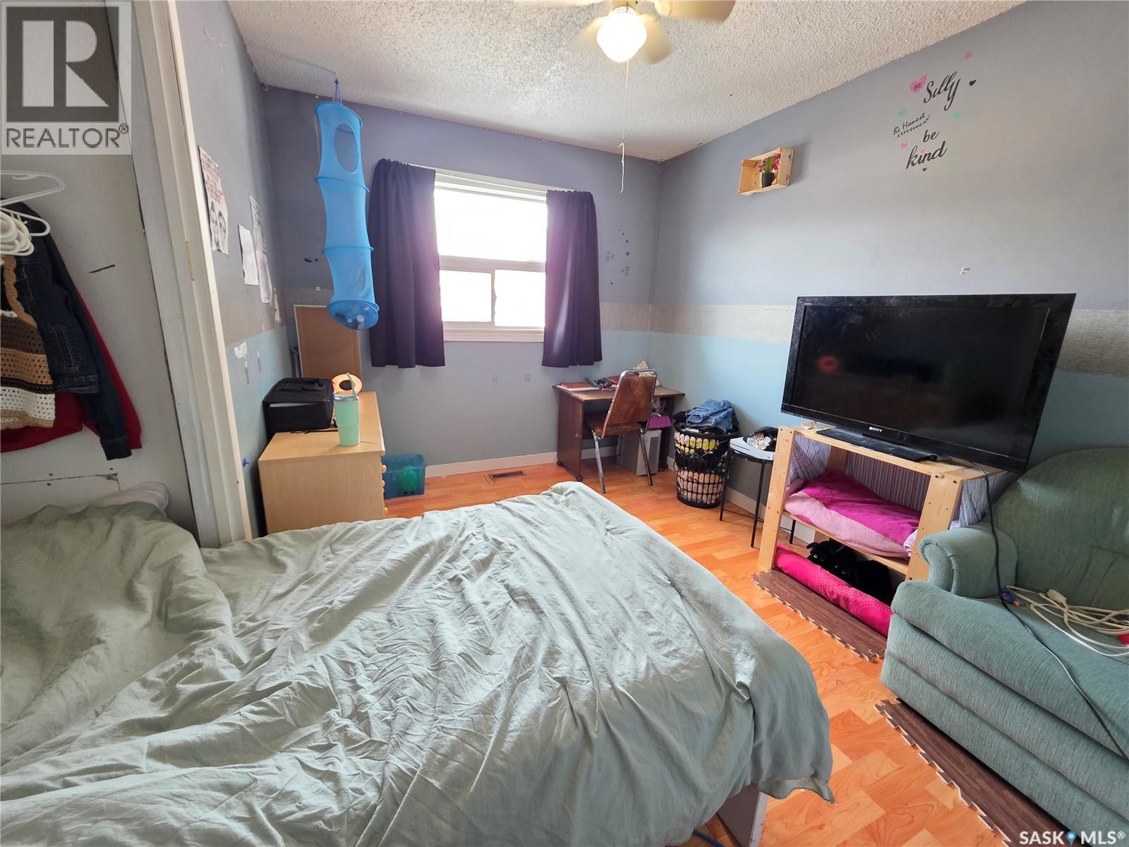 520 Dennis STREET — photo 15