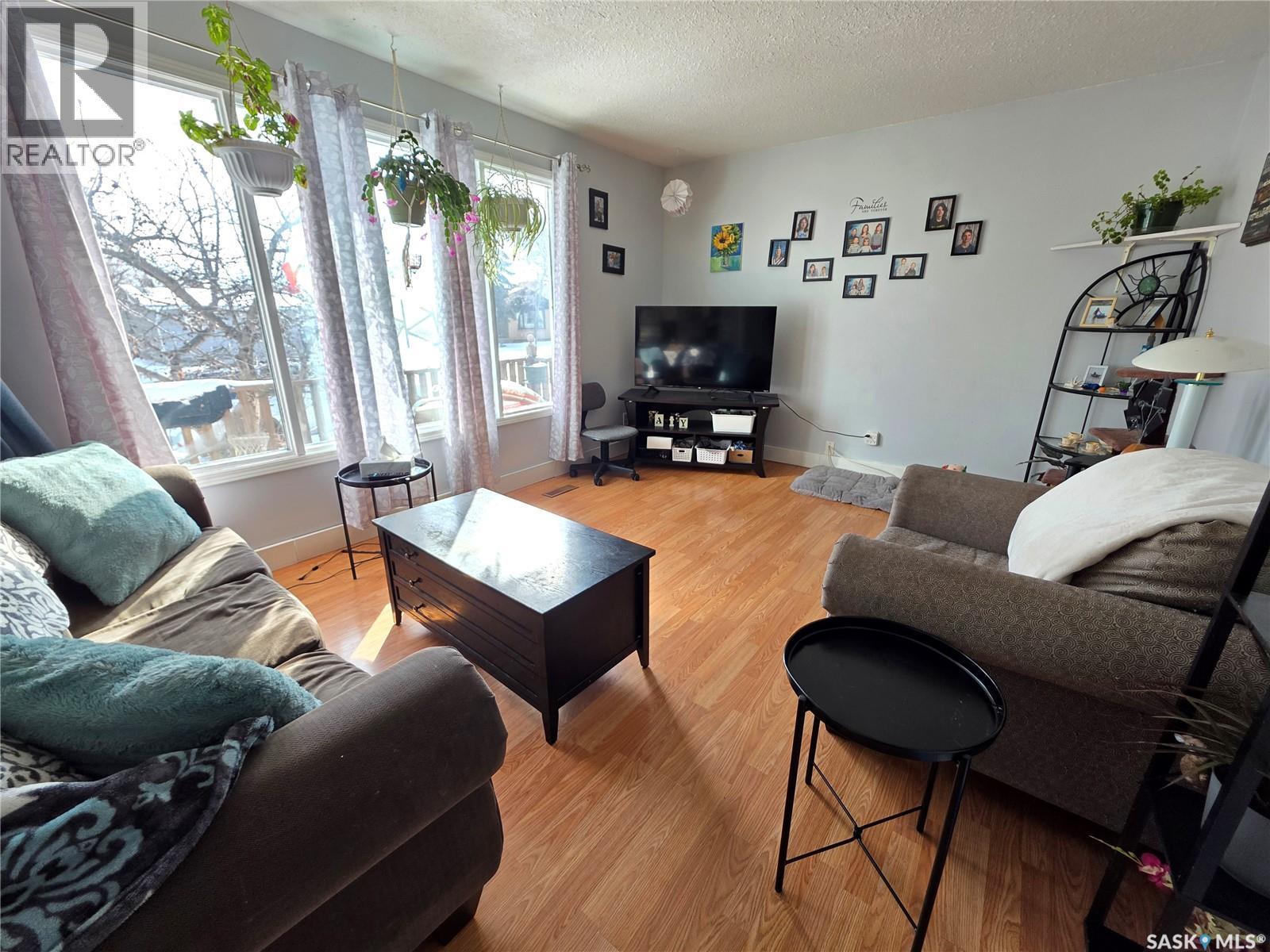 520 Dennis STREET — photo 7