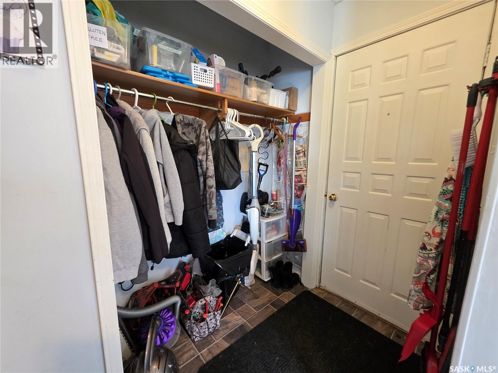 520 Dennis STREET — photo 17