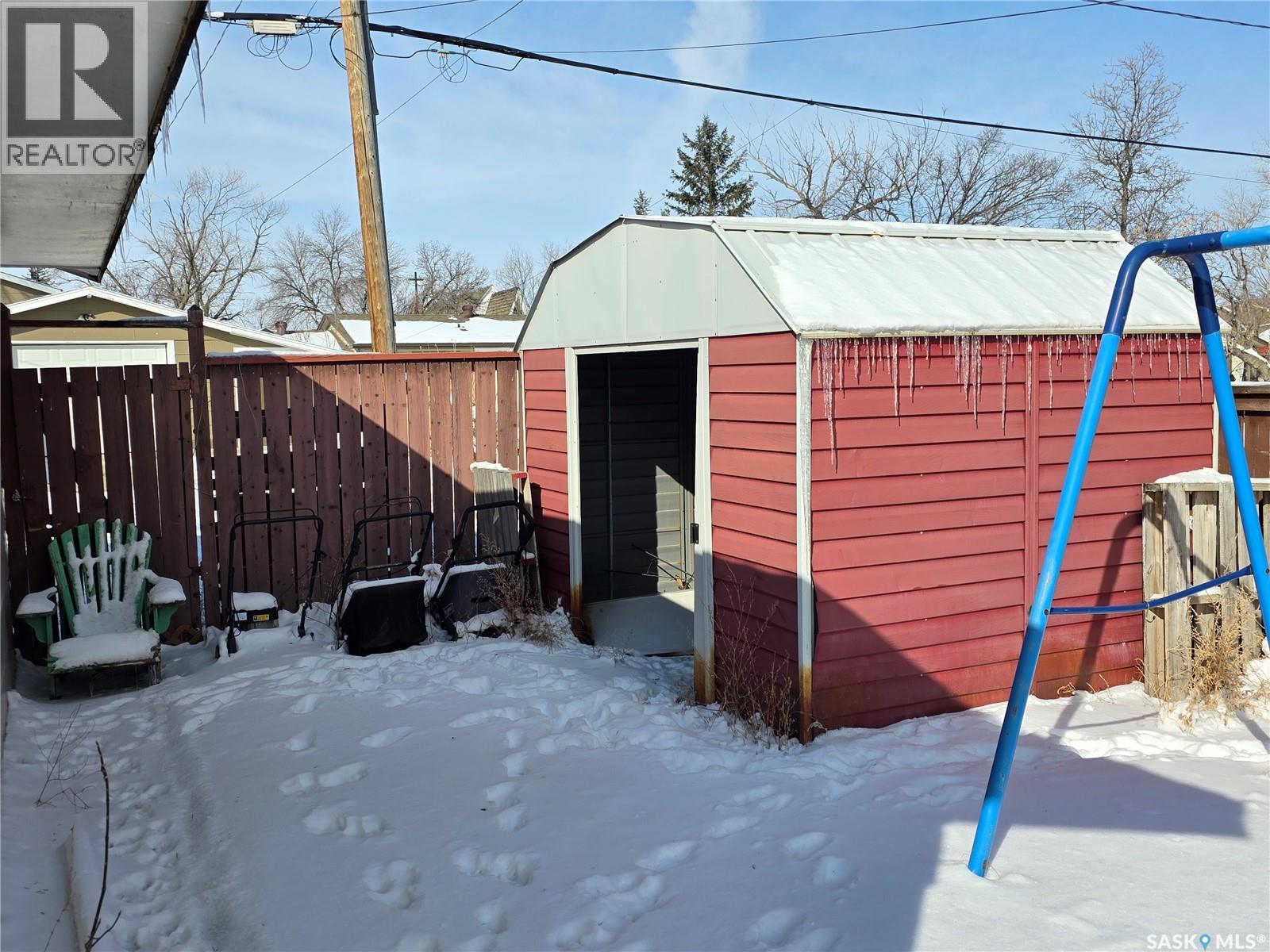 520 Dennis STREET — photo 38