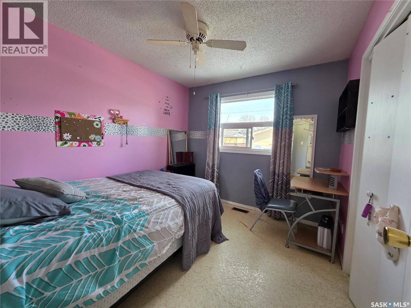 520 Dennis STREET — photo 9
